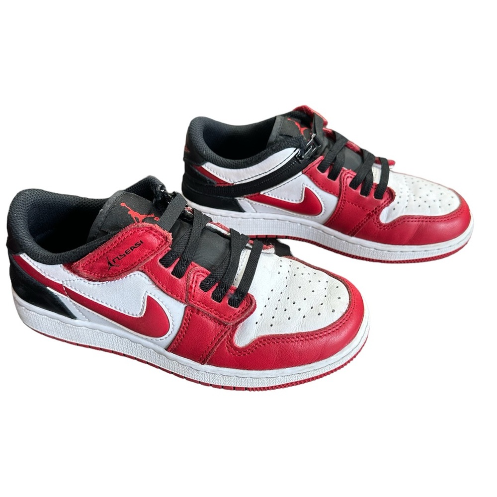 Nike Air Jordan 1 low flyEase (kids 3.5)